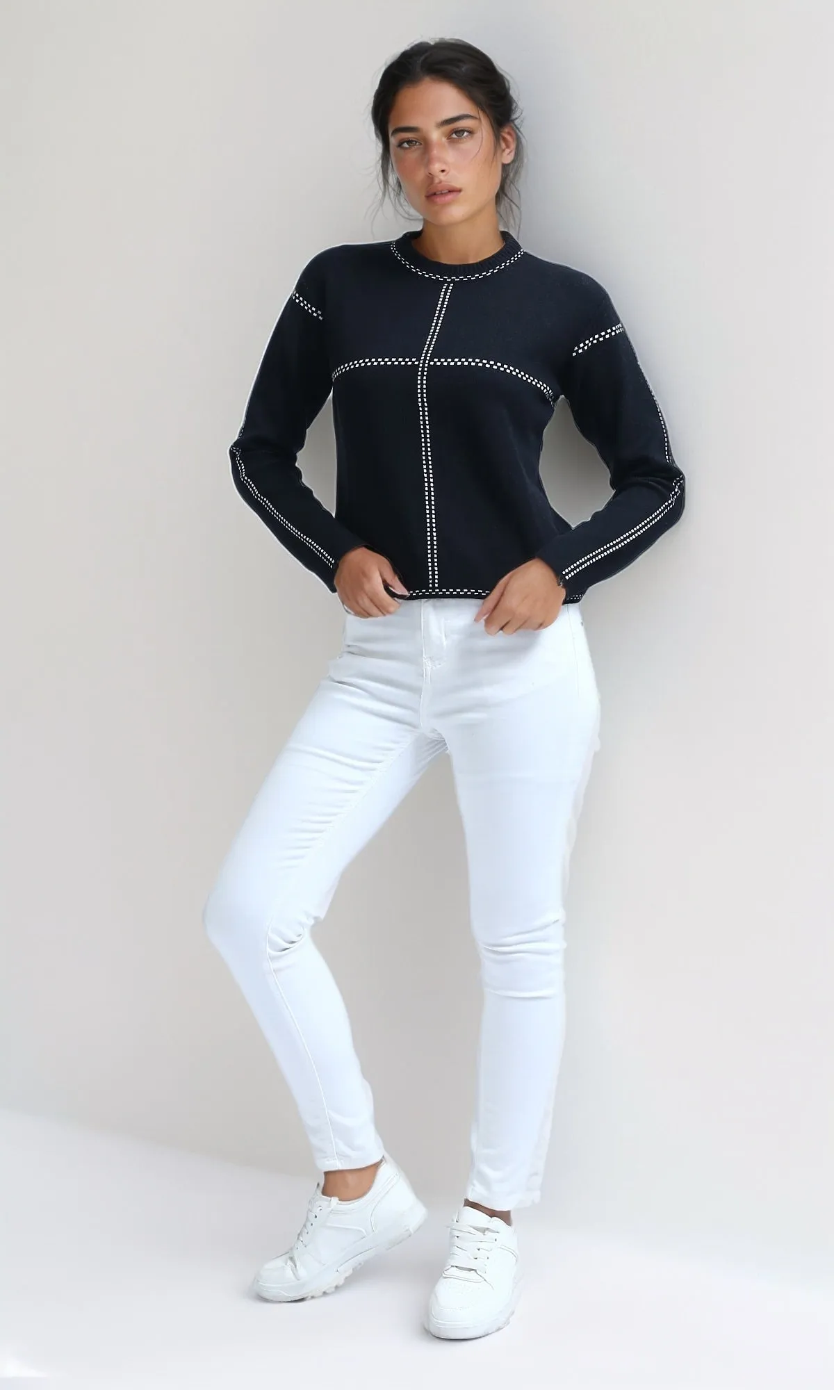 O200395 - Round Long Sleeves Solid Pullover - Black