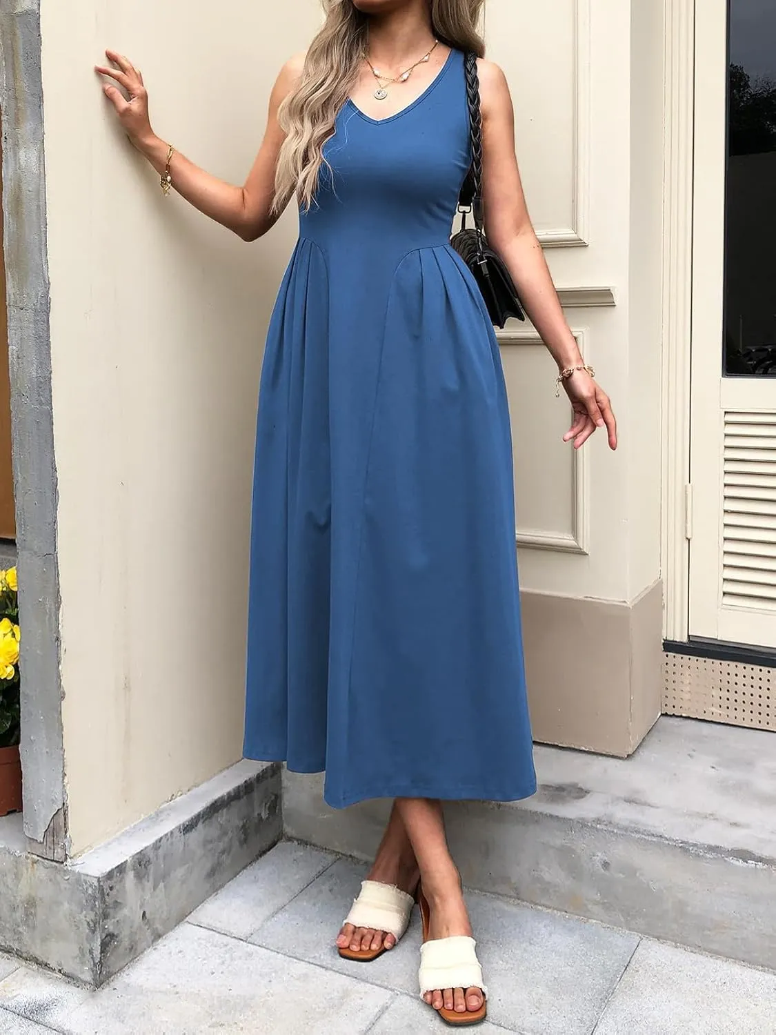 utcoco Womens 2025 Summer Sleeveless V Neck Loose Casual Tank Dress Beach Vacation Swing Sundress with Pockets