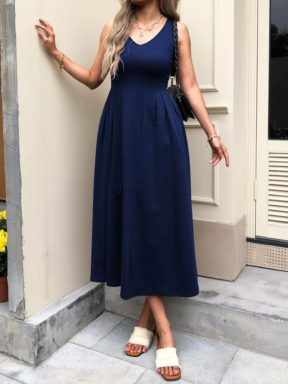 utcoco Womens 2025 Summer Sleeveless V Neck Loose Casual Tank Dress Beach Vacation Swing Sundress with Pockets