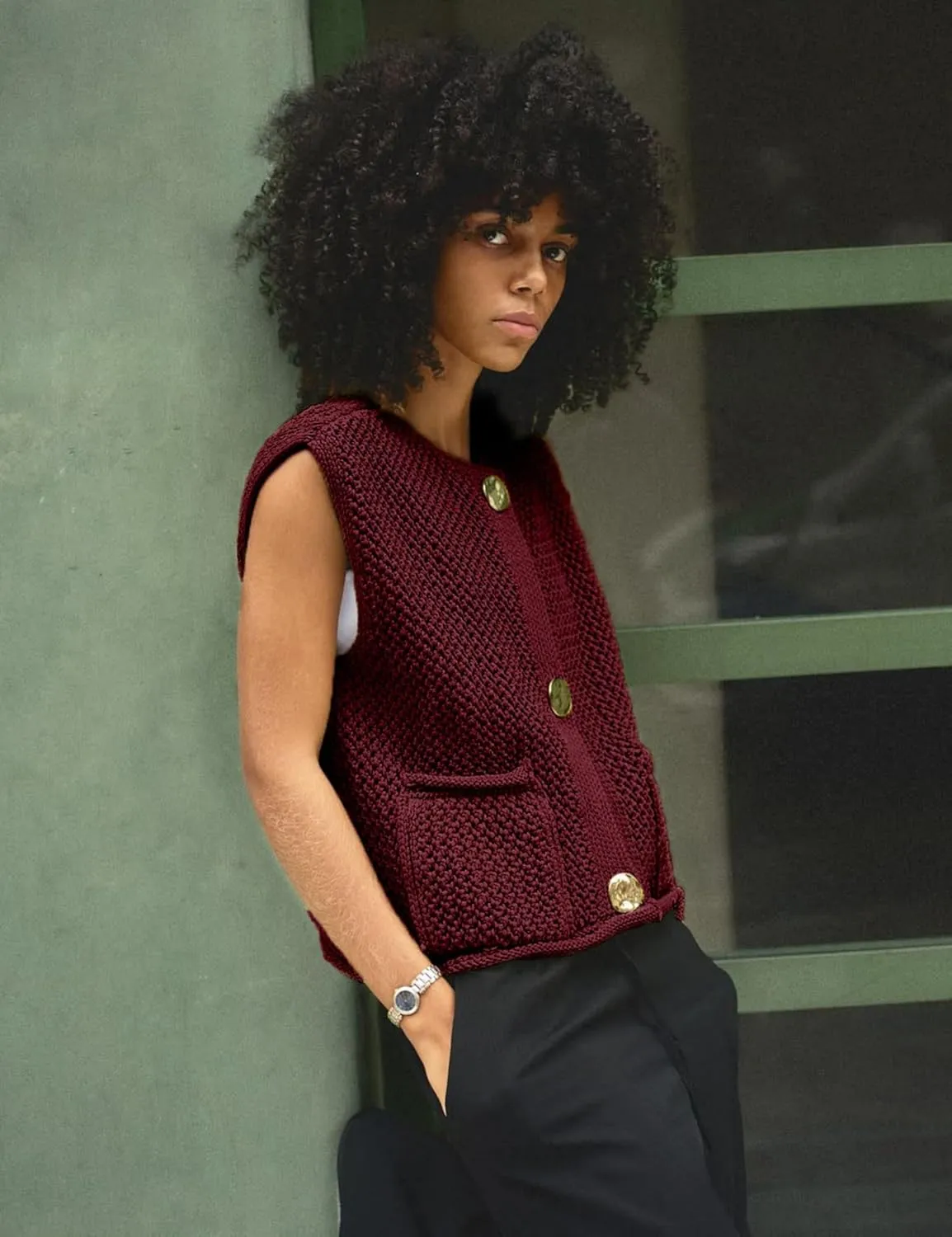 Women's Cropped Knit Cardigan Vest Casual Sleeveless Button Down Open Front Sweater Vest with Pockets